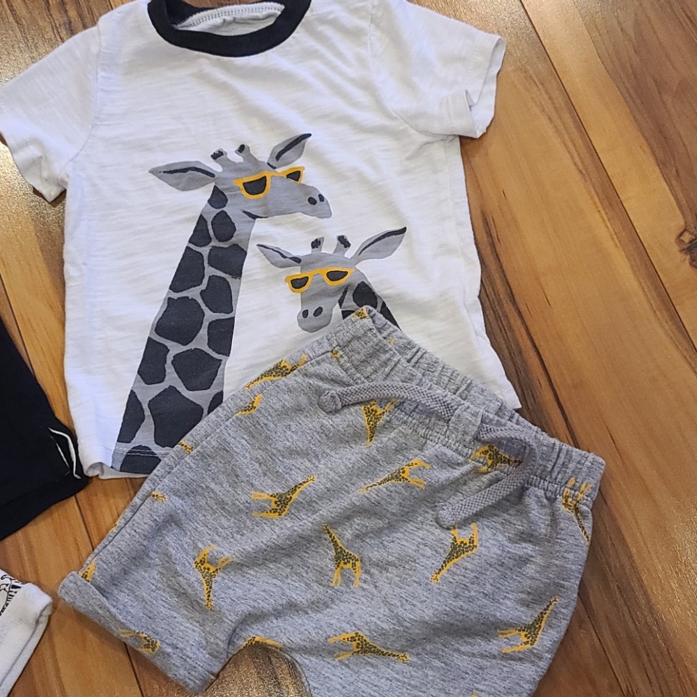 Two old navy matching shorts sets - Picture 3 of 3